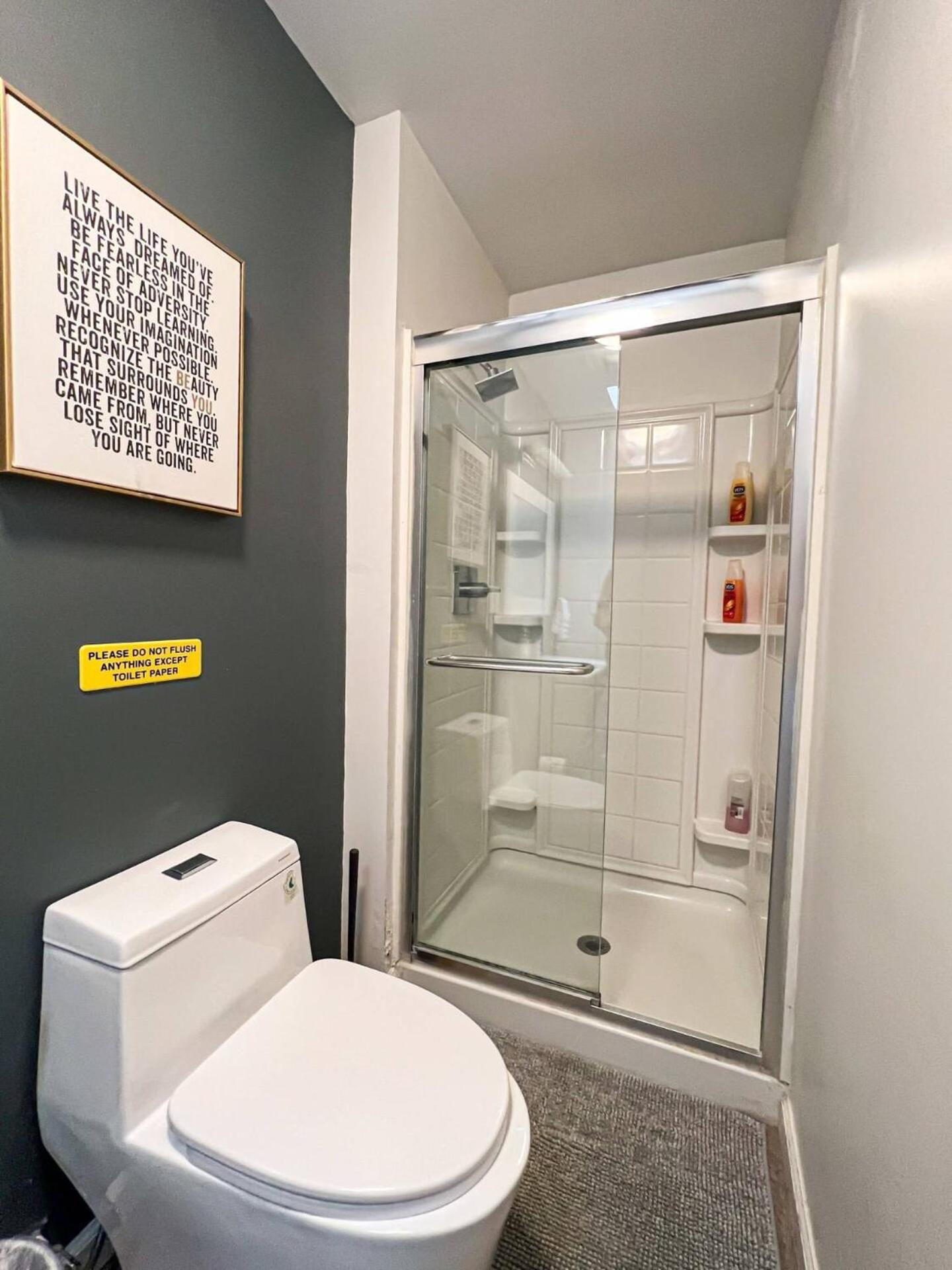 Stylish 2br House With Serene Shared Yard - Sh2-wb