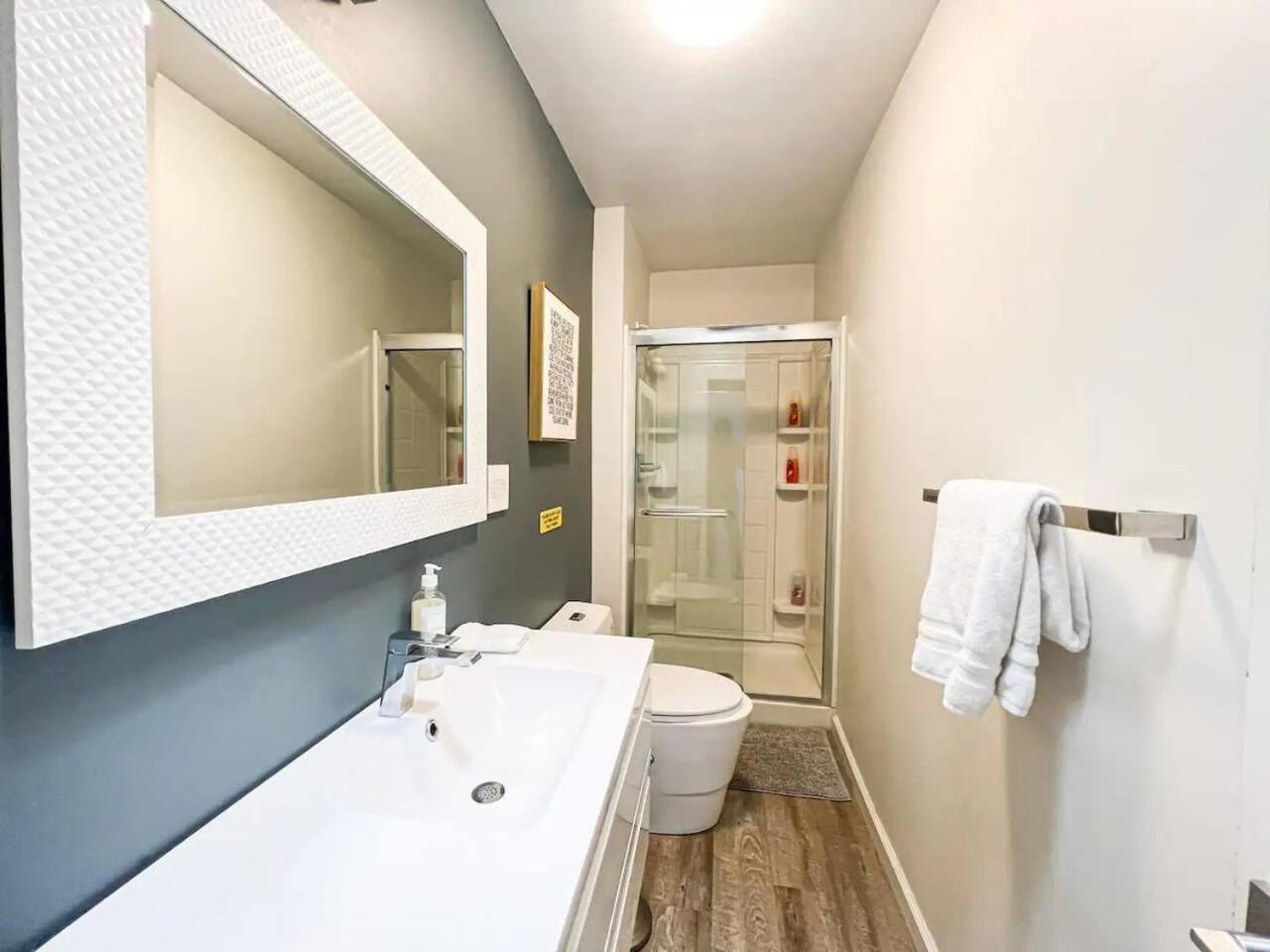 Stylish 2br House With Serene Shared Yard - Sh2-wb Los Angeles